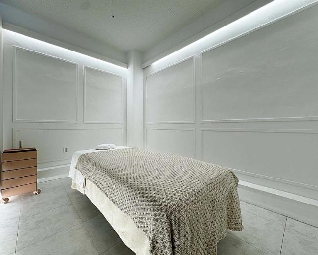 산척동 한국마사지 전문 코코스파의 깔끔하고 정돈된 내부 전경