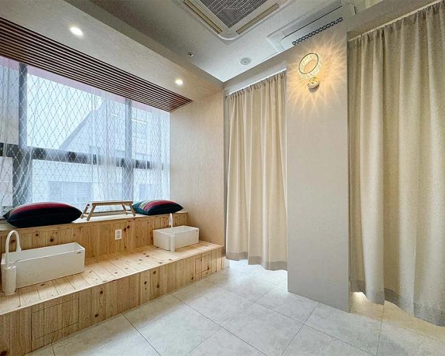 산척동 한국마사지 전문 코코스파의 깔끔하고 정돈된 내부 전경