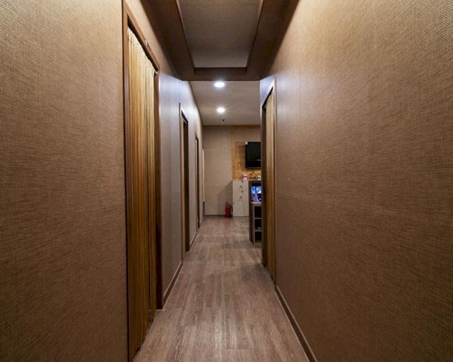 영천동에 위치한 아로마, 건식/스포츠, 커플관리 서비스 가능 약손마사지 시설