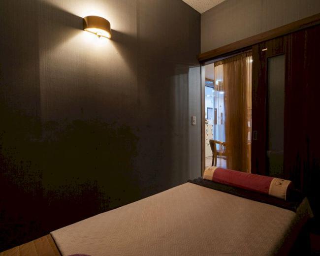 영천동 중국마사지 전문 약손마사지의 깔끔하고 정돈된 내부 전경