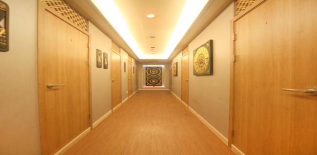 상현동 스웨디시 전문 라벨르의 깔끔하고 정돈된 내부 전경