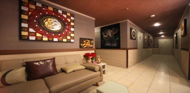 장호원리 태국관리사 마사지샵 사바이디의 쾌적한 관리실 내부 모습