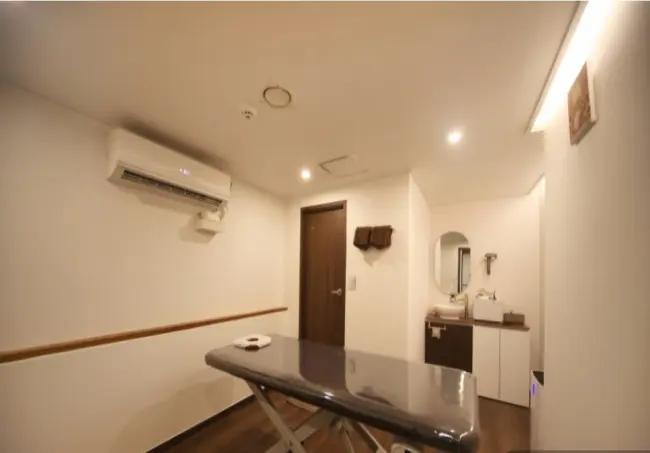 청파동2가 한국관리사 마사지샵 다브의 쾌적한 관리실 내부 모습