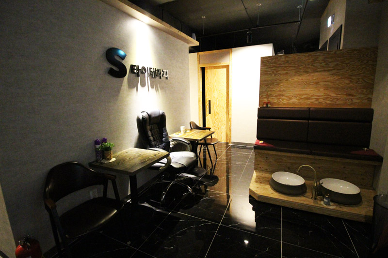 거여동 태국마사지 전문 S타이의 깔끔하고 정돈된 내부 전경