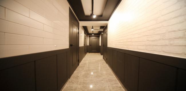 매교역 인근 마사지 잘하는 곳 라운지 청결하게 관리된 내부 시설