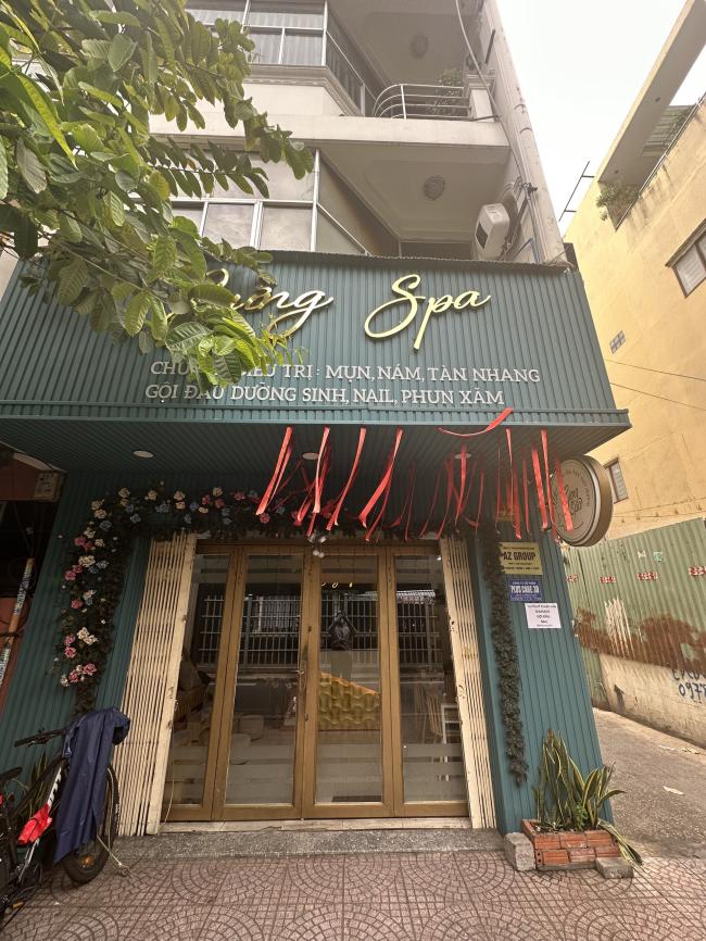 호치민 궁 스파