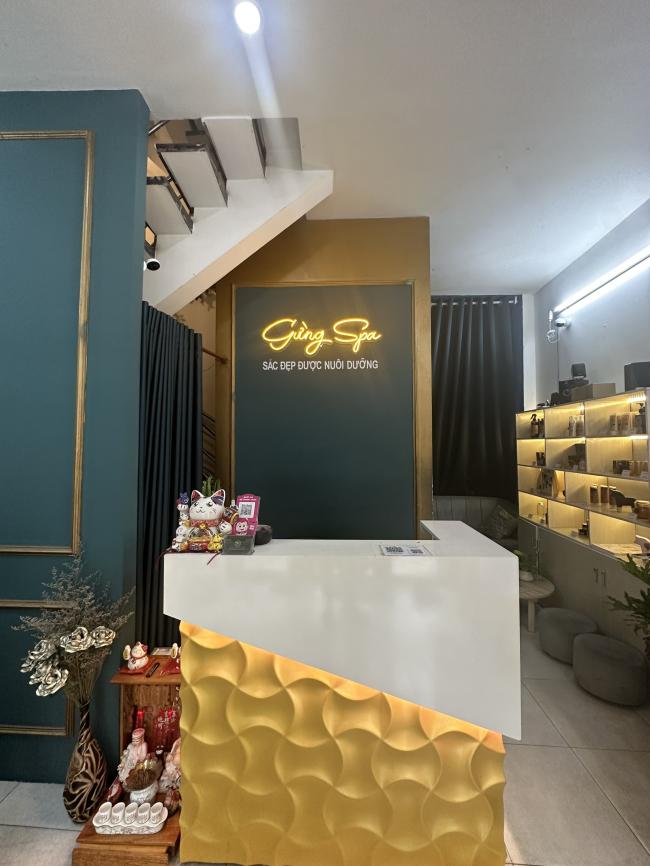 호치민 궁 스파