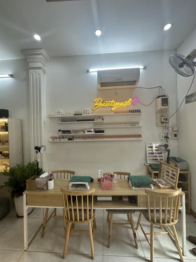 호치민 궁 스파