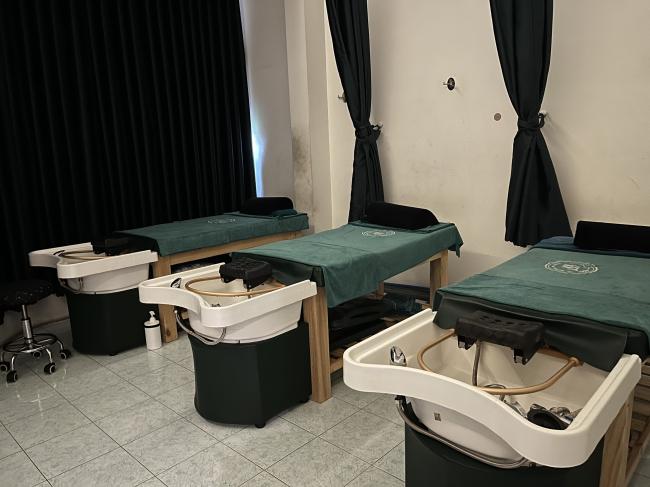 호치민 궁 스파