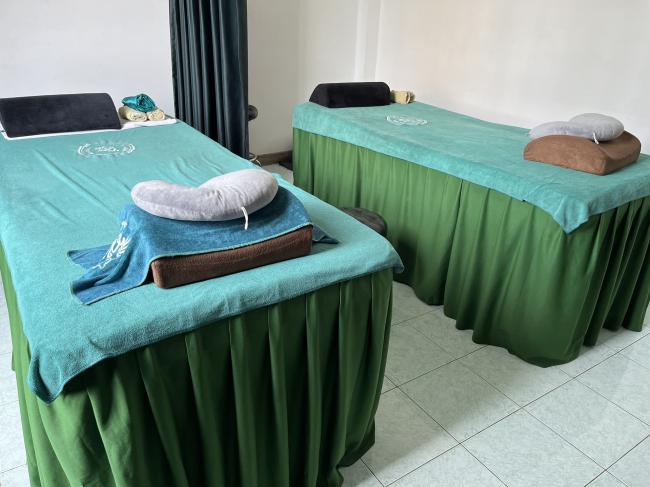 호치민 궁 스파