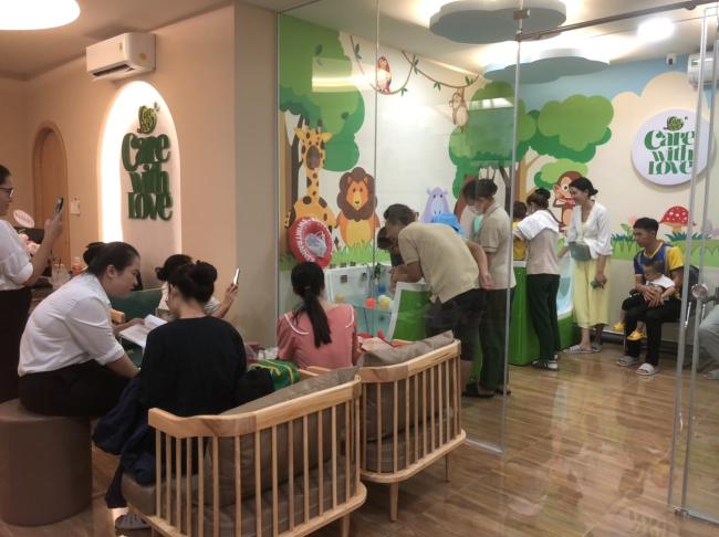 호치민 케어 위드 러브